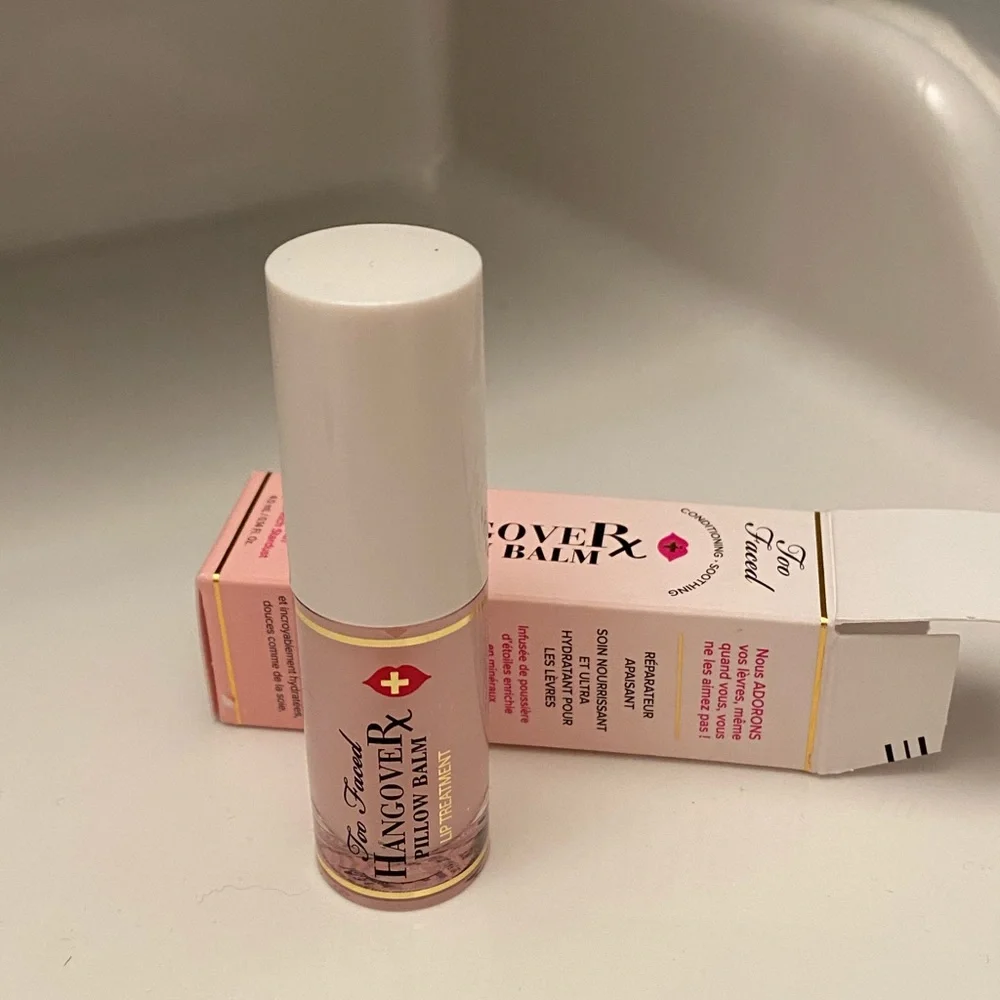 NWT too faced Hangover Pillow Balm Ultra-Hydrating Lip Balm